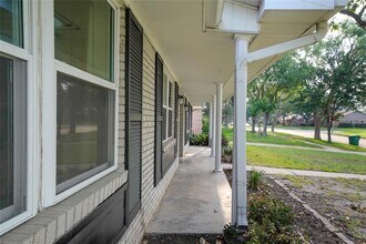 5915 Valkeith Dr in Houston, TX - Building Photo - Building Photo