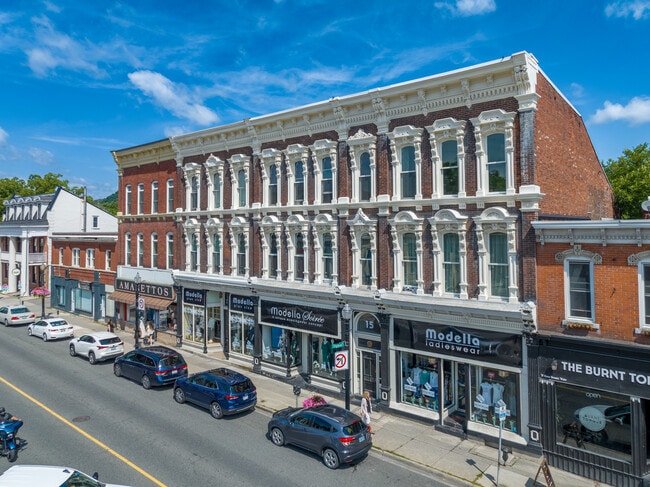 13-23 King St W