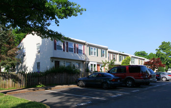 The Glen at White Pines in Manassas Park, VA - Building Photo - Building Photo