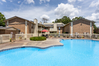 Richmond Oaks Apartments in Texarkana, TX - Building Photo - Building Photo