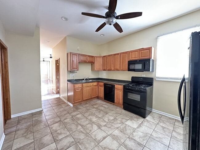 2028 N Hamlin Ave, Unit J09W in Chicago, IL - Building Photo - Building Photo