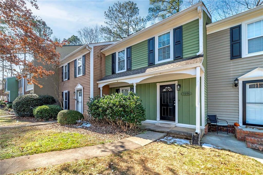 1096 New Haven Dr SW in Marietta, GA - Building Photo