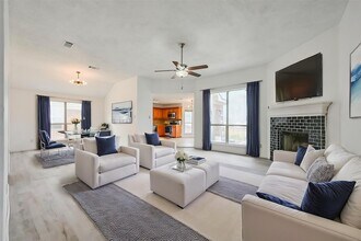 809 Elbe Dr in Arlington, TX - Building Photo - Building Photo