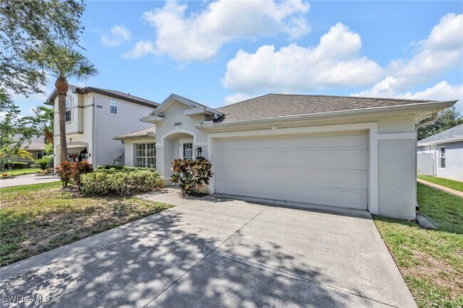 15015 Savannah Dr in Naples, FL - Foto de edificio - Building Photo