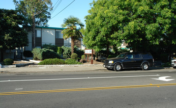 Chateau Sierra-Apartments in Sunnyvale, CA - Building Photo - Building Photo