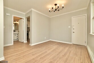 111 Willow St in Bloomfield, NJ - Building Photo - Building Photo