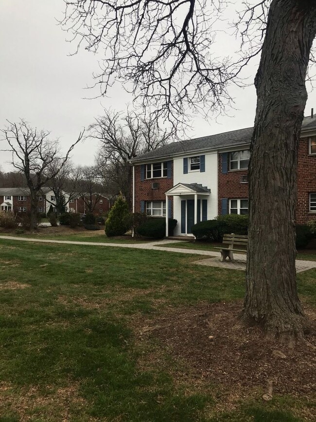 16 Colonial Dr in Rocky Hill, CT - Building Photo - Building Photo