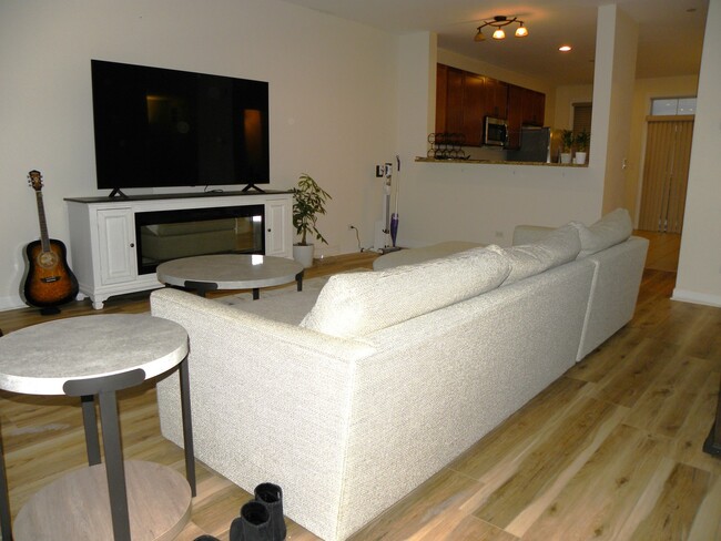 57 Northfield Terrace in Wheeling, IL - Building Photo - Building Photo