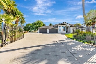 1353 Perry Ct. in Hollister, CA - Building Photo - Building Photo