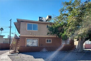 489 North Cir in Las Vegas, NV - Building Photo