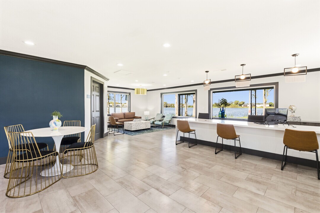 Lakeshore at East Mil in Orlando, FL - Foto de edificio