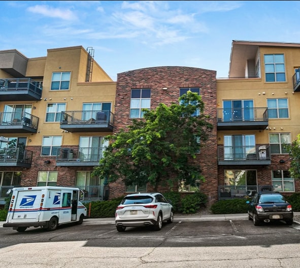 9059 E Panorama Cir, Unit B318 in Englewood, CO - Foto de edificio
