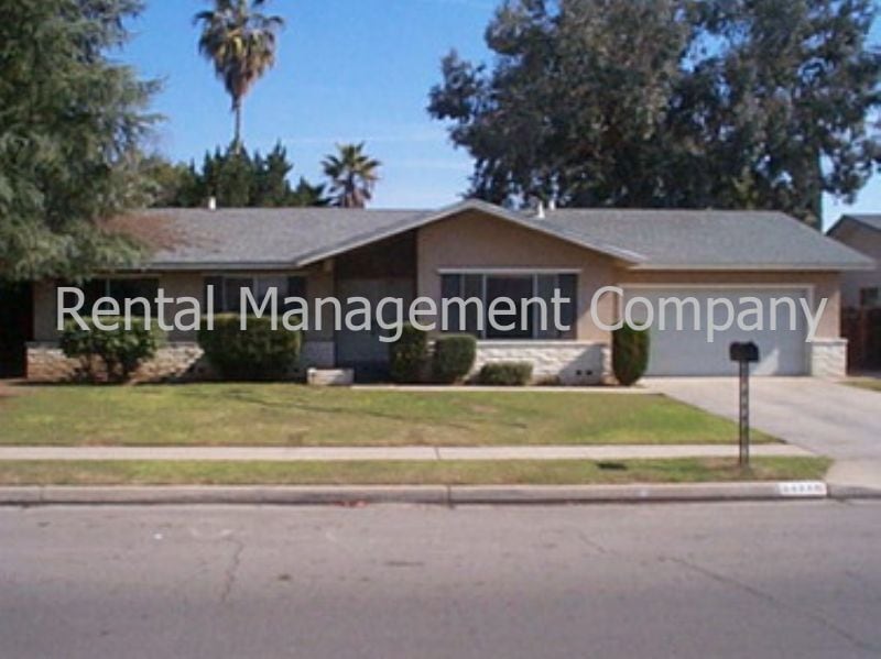 6434 N Ferger Ave in Fresno, CA - Building Photo