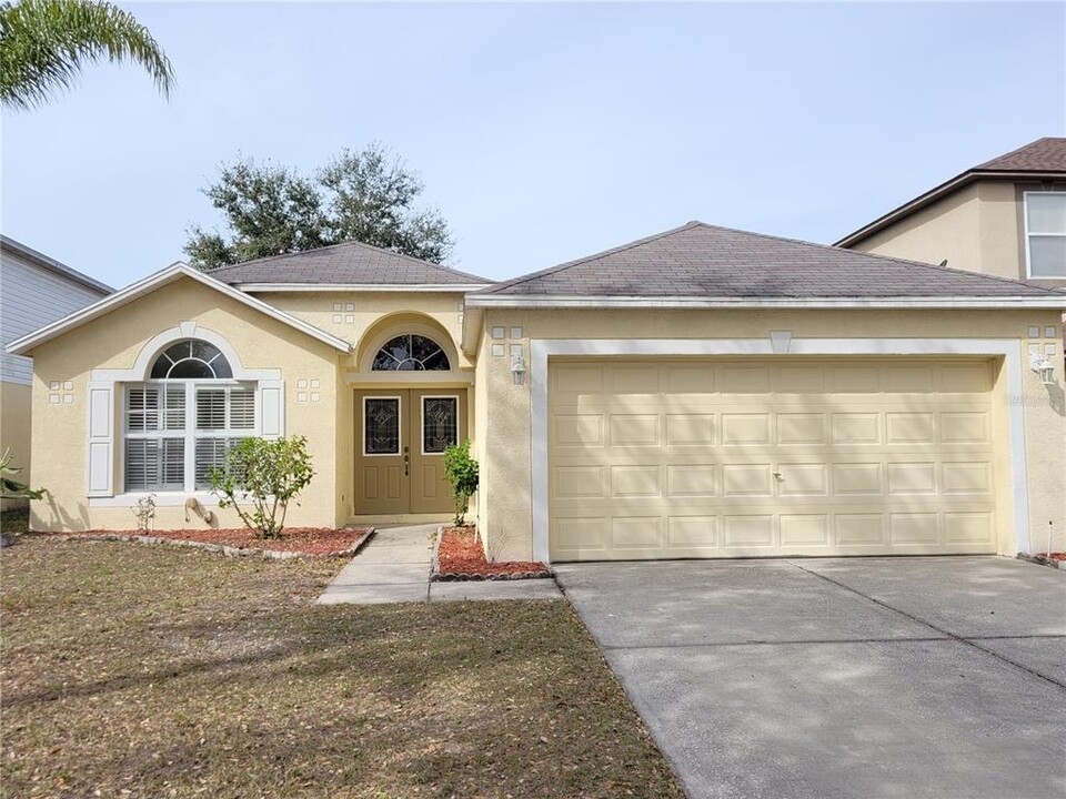 12809 Lake Vista Dr in Gibsonton, FL - Building Photo