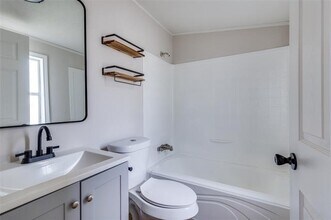 201 N Shady Shores Rd in Lake Dallas, TX - Building Photo - Building Photo