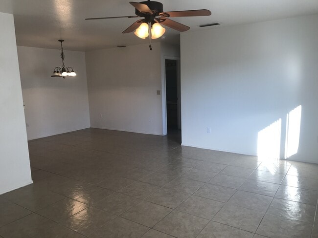 3561 Tomahawk Dr in Lake Havasu City, AZ - Building Photo - Building Photo