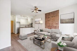 133 Grand St in Jersey City, NJ - Building Photo - Building Photo