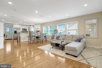 7618 Leonard Dr in Falls Church, VA - Building Photo - Building Photo
