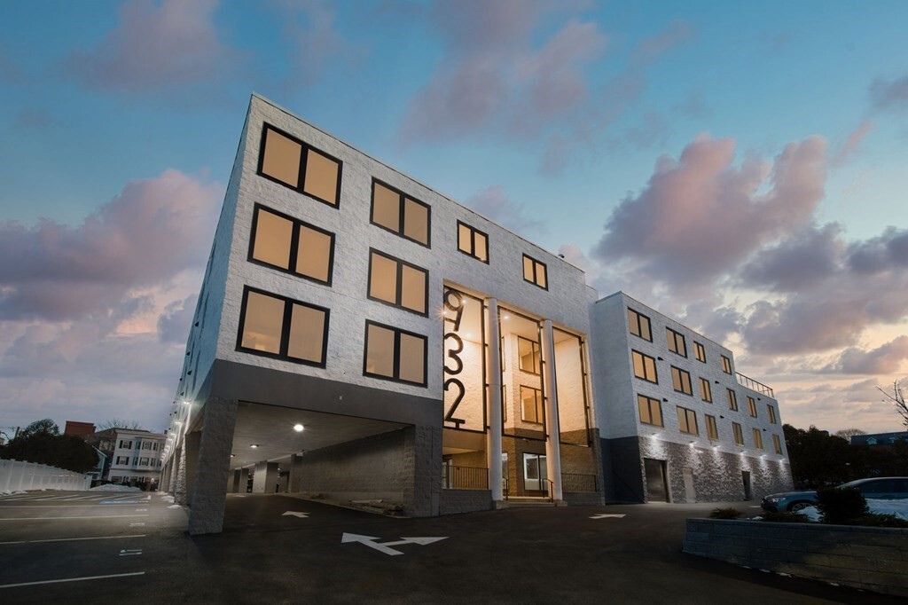 932 Broadway in Chelsea, MA - Building Photo