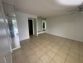 7105 W 13th Ave in Hialeah, FL - Building Photo - Building Photo