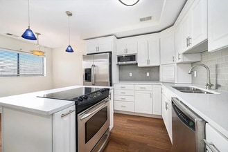 524 W 10th St, Unit 524 in Kansas City, MO - Foto de edificio - Building Photo