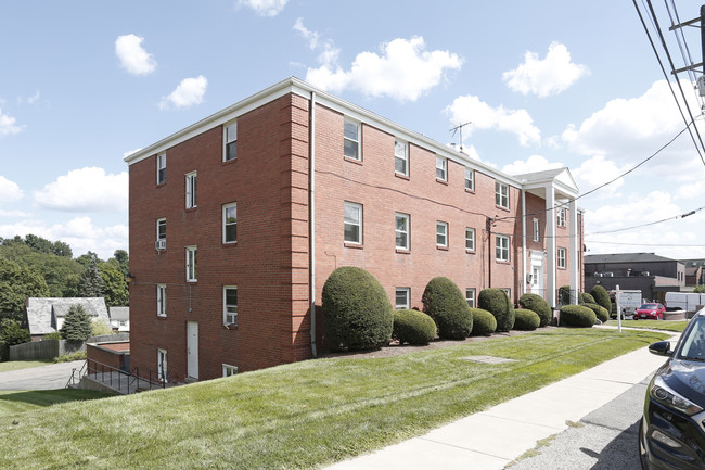 Perry Manor Apartments in Pittsburgh, PA - Building Photo - Building Photo