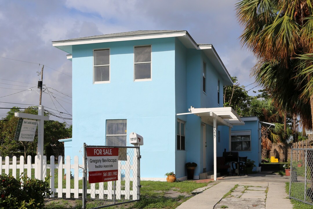 1217 Madeira Ct in West Palm Beach, FL - Foto de edificio