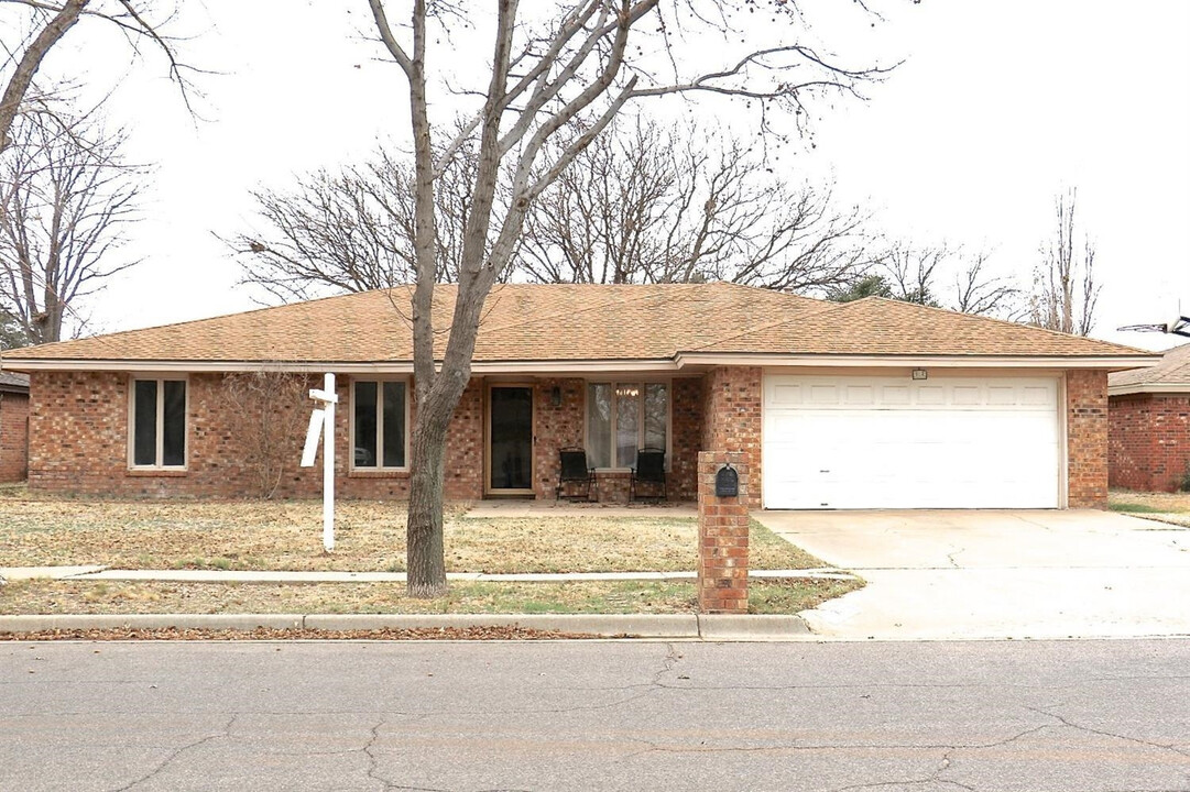 7004 Elkhart Ave in Lubbock, TX - Foto de edificio