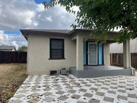 2422 Knoll St in Sacramento, CA - Building Photo