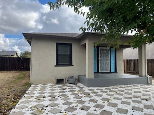 property at 2422 Knoll St
