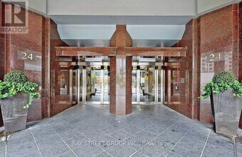 24-324 Wellesley St W in Toronto, ON - Building Photo - Building Photo