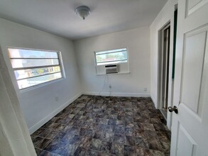 1816 NW 46th St in Miami, FL - Building Photo - Building Photo