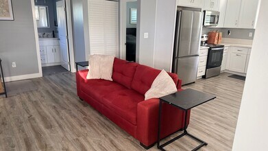 1529 N Pass Ave in Burbank, CA - Building Photo - Building Photo