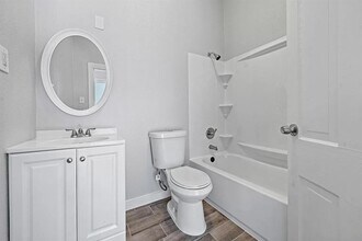 805 10th St-Unit -4 in Galveston, TX - Building Photo - Building Photo