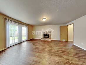 1302 NW 4th St in Battle Ground, WA - Foto de edificio - Building Photo