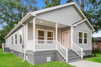 8219 Crestview Dr in Houston, TX - Building Photo - Building Photo