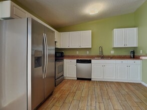 105 Melody Ln in Largo, FL - Building Photo - Building Photo