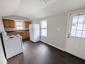 9861 Diamond Dr in St. Louis, MO - Building Photo - Building Photo