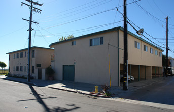 1635-1639 Seal Way in Seal Beach, CA - Building Photo - Building Photo