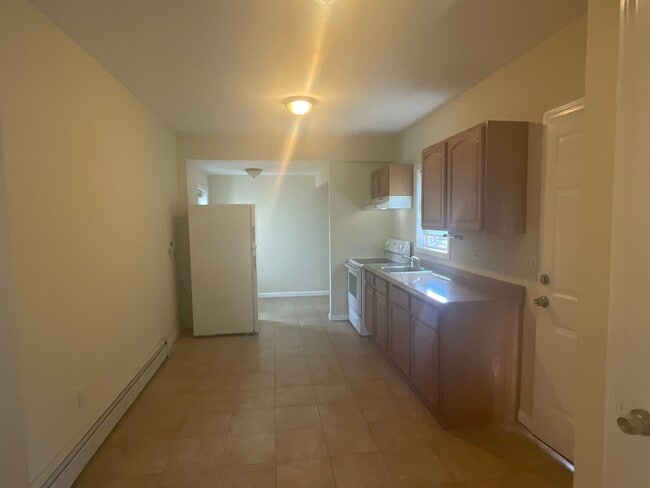 21 Cooley Ave, Unit 2nd Floor in Middletown, CT - Building Photo - Building Photo