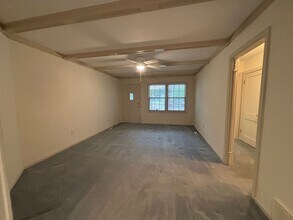 623 Sylvan Ln in Wichita, KS - Building Photo - Building Photo