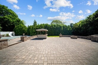 21 Patricia Ln in Lake Grove, NY - Building Photo - Building Photo