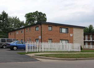 306-314 Wilson Ave in West Chicago, IL - Foto de edificio - Building Photo