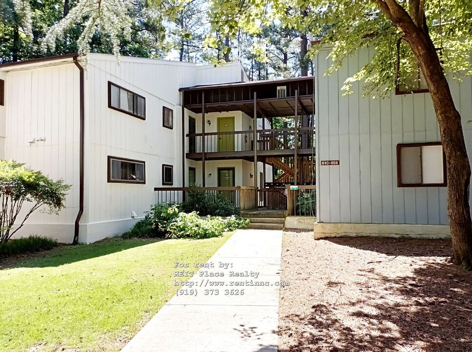 654 Pine Ridge Pl in Raleigh, NC - Building Photo