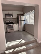 340 W Highland Ave, Unit 8 in Phoenix, AZ - Building Photo - Building Photo