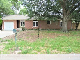 1026 Thomas St in Denton, TX - Building Photo