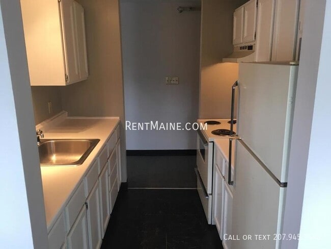 2412 Western Ave in Newburgh, ME - Building Photo - Building Photo
