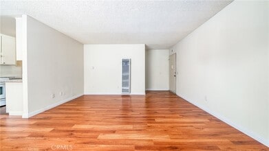 6045 Hazelhurst Pl in Los Angeles, CA - Building Photo - Building Photo