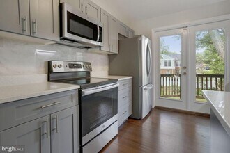 6923 Tyndale St in McLean, VA - Building Photo - Building Photo