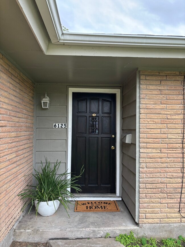 6125 Birchwood Dr in Corpus Christi, TX - Foto de edificio - Building Photo